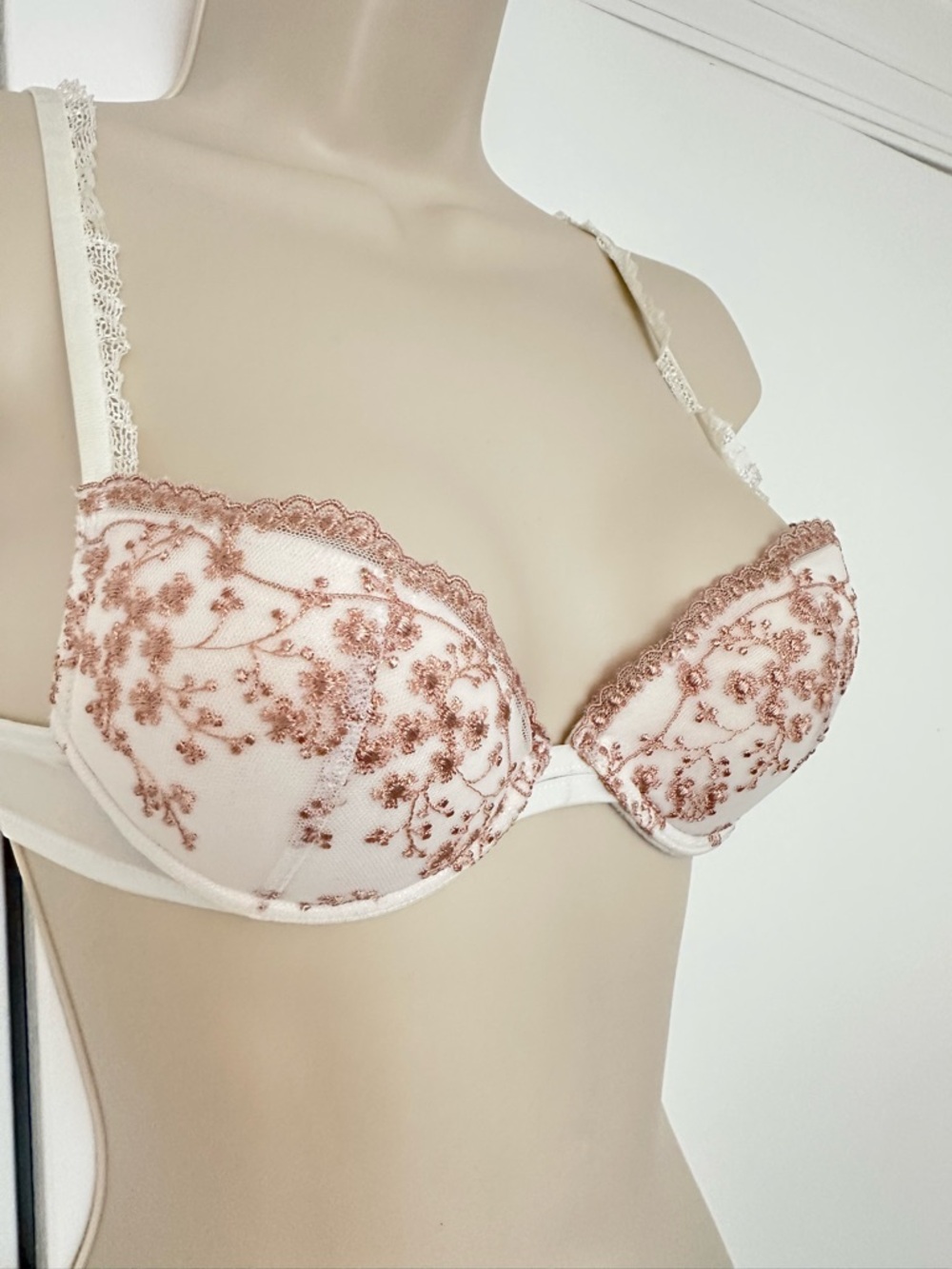 New La Perla Floral Embroidered Lace Bra - White and Pink #079 - Picture 7 of 11
